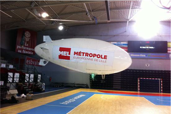 Dirigible RC de 6m volando en Lille